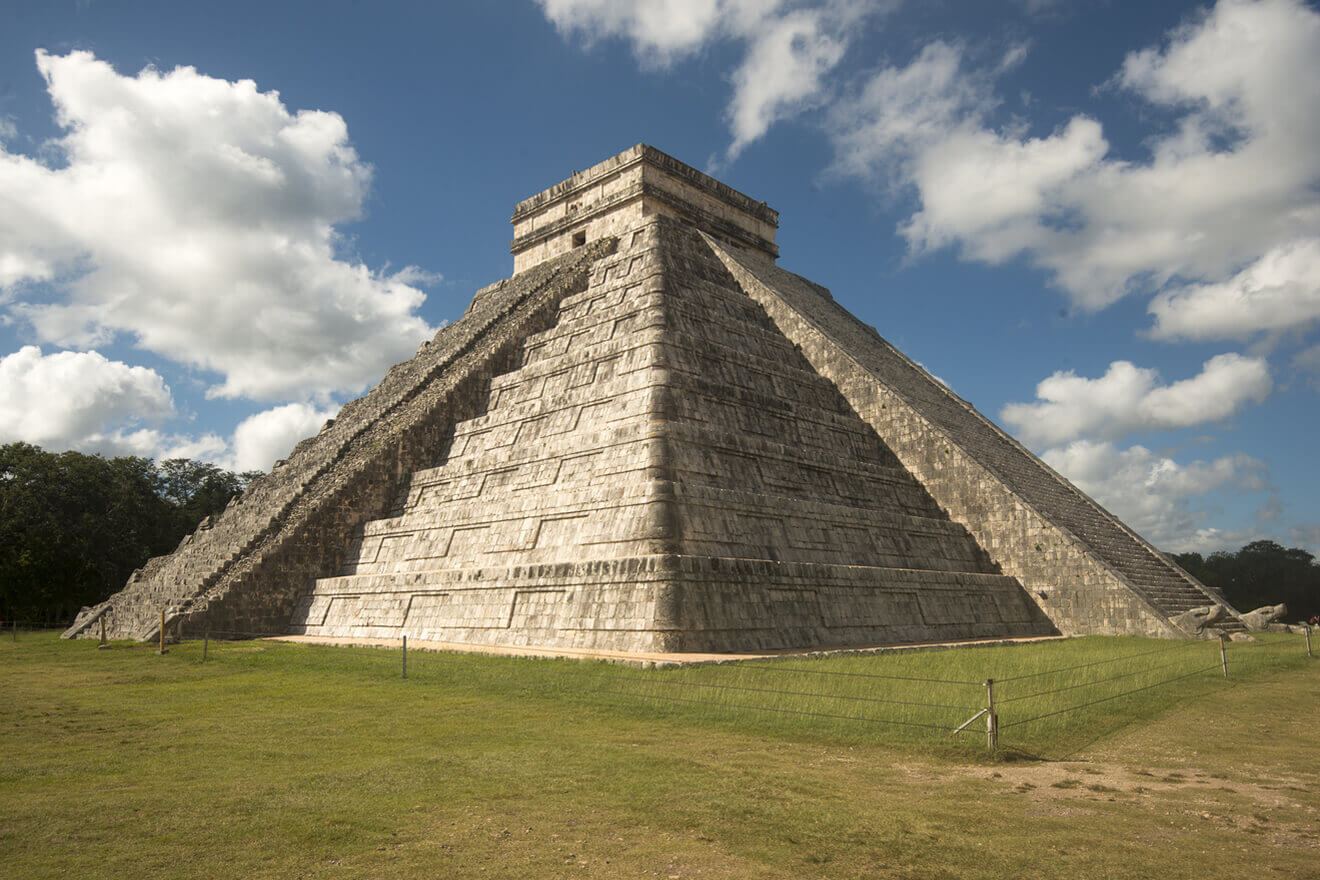 Visita Guiada a Chichén Itzá: Historia Viva del Mundo Maya